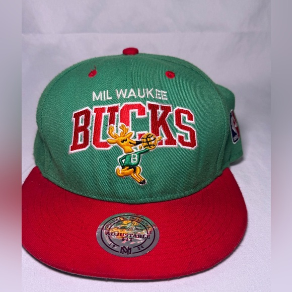 MITCHELL & NESS MILWAUKEE BUCKS SNAPBACK WOOL HAT HARDWOOD CLASSICS RED GREEN - Picture 1 of 6
